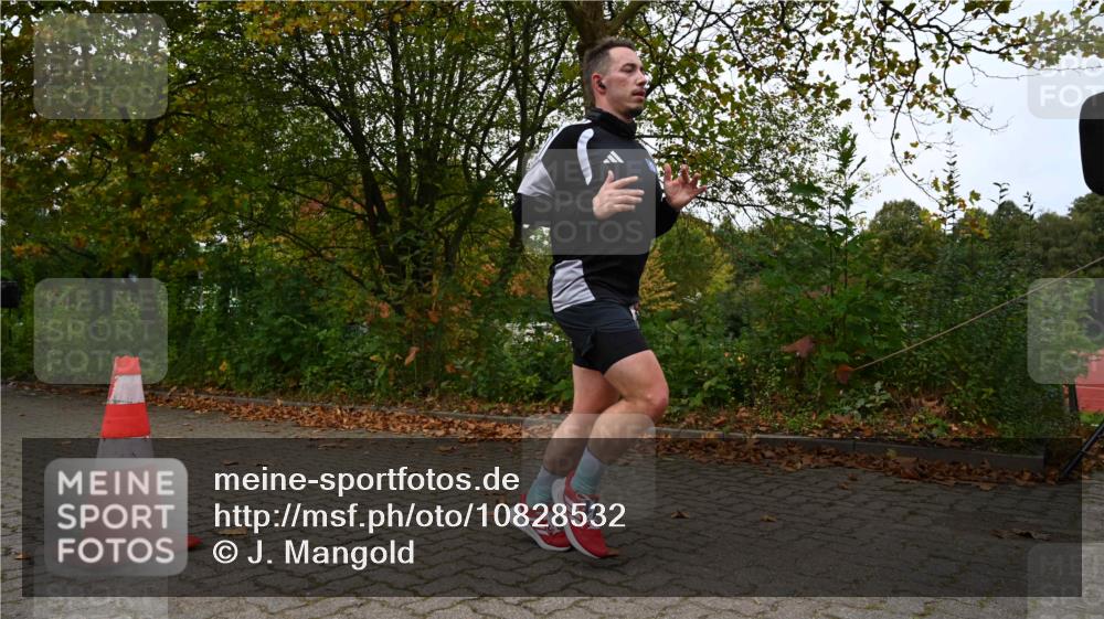 11.10.2026 - Bramfelder Halbmarathon 2026 J. Mangold http://msf.ph/oto/10828532 11.10.2026 10:55:09 Laufen 173, 526, 761 meine-sportfotos.de