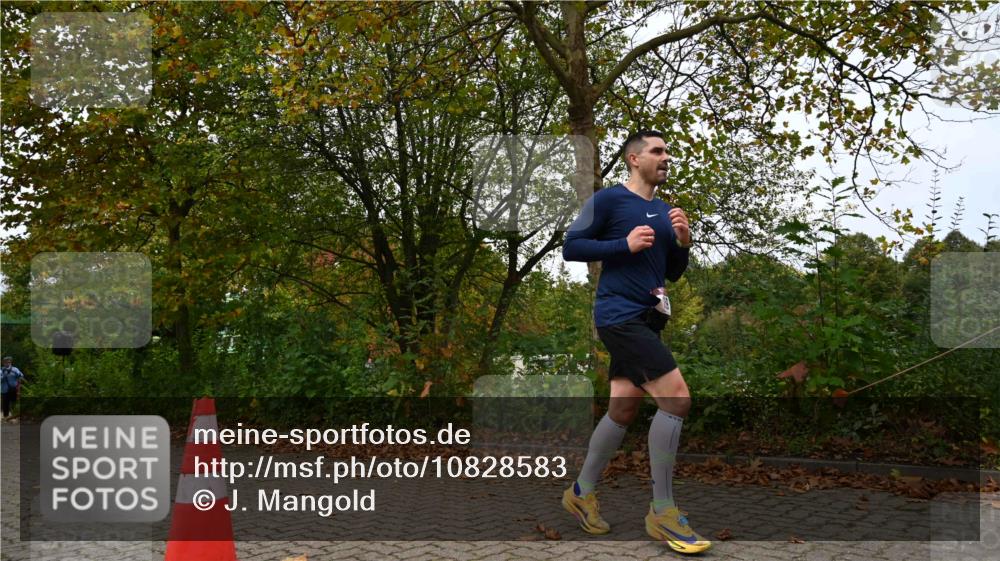 11.10.2026 - Bramfelder Halbmarathon 2026 J. Mangold http://msf.ph/oto/10828583 11.10.2026 10:55:50 Laufen 159, 444 meine-sportfotos.de