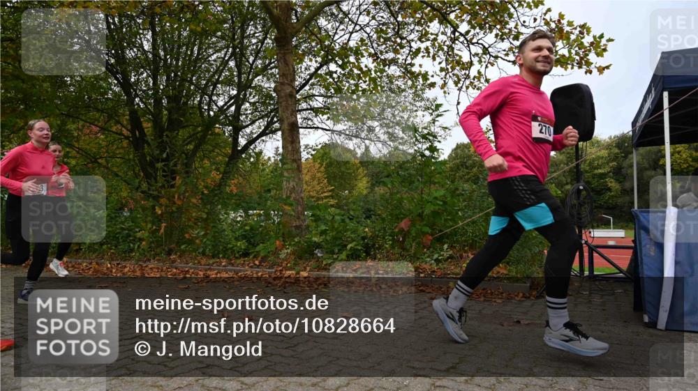 11.10.2026 - Bramfelder Halbmarathon 2026 J. Mangold http://msf.ph/oto/10828664 11.10.2026 10:57:04 Laufen 75, 270, 323, 360, 553, 769 meine-sportfotos.de