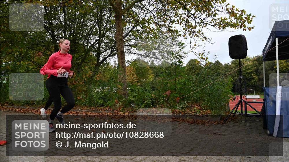 11.10.2026 - Bramfelder Halbmarathon 2026 J. Mangold http://msf.ph/oto/10828668 11.10.2026 10:57:04 Laufen 75, 270, 323, 360, 553, 769 meine-sportfotos.de