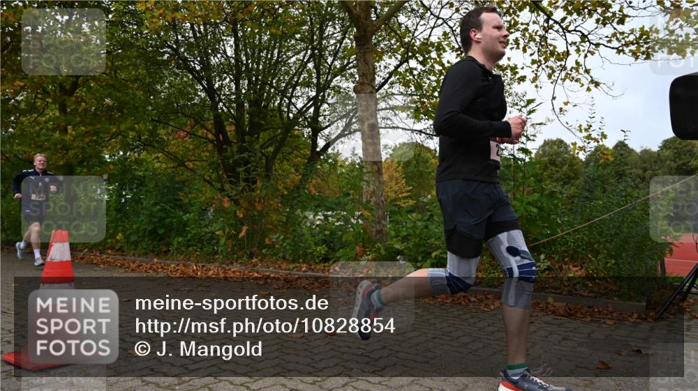 11.10.2026 - Bramfelder Halbmarathon 2026 J. Mangold http://msf.ph/oto/10828854 11.10.2026 10:59:38 Laufen 239, 799 meine-sportfotos.de