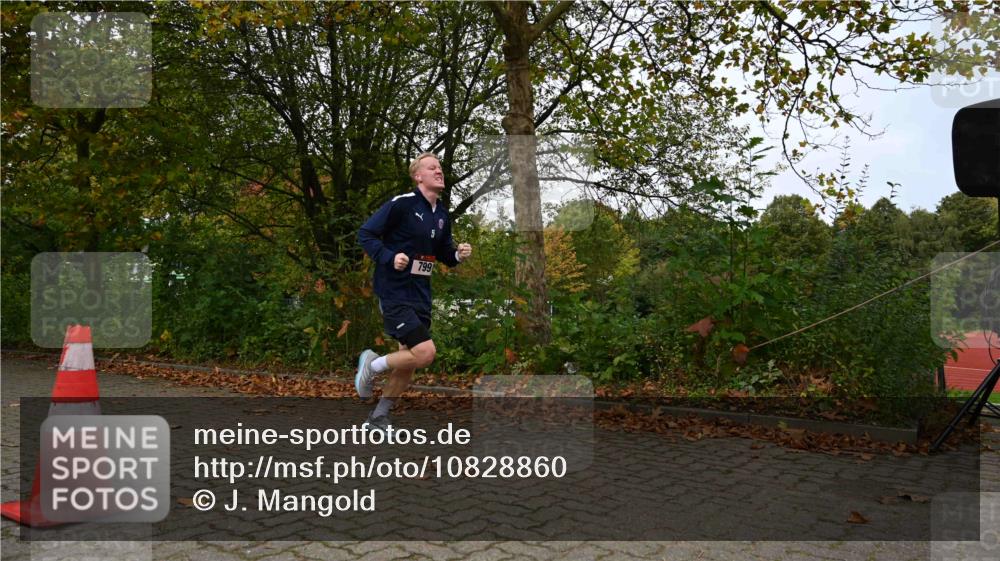 11.10.2026 - Bramfelder Halbmarathon 2026 J. Mangold http://msf.ph/oto/10828860 11.10.2026 10:59:39 Laufen 239, 799 meine-sportfotos.de
