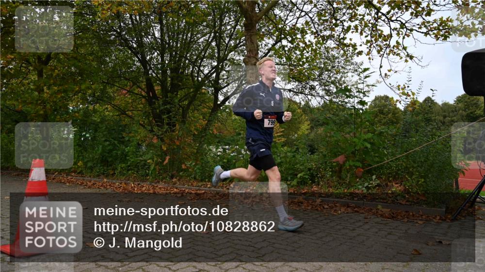 11.10.2026 - Bramfelder Halbmarathon 2026 J. Mangold http://msf.ph/oto/10828862 11.10.2026 10:59:40 Laufen 239, 799 meine-sportfotos.de