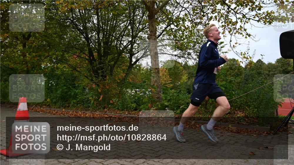 11.10.2026 - Bramfelder Halbmarathon 2026 J. Mangold http://msf.ph/oto/10828864 11.10.2026 10:59:40 Laufen 239, 799 meine-sportfotos.de