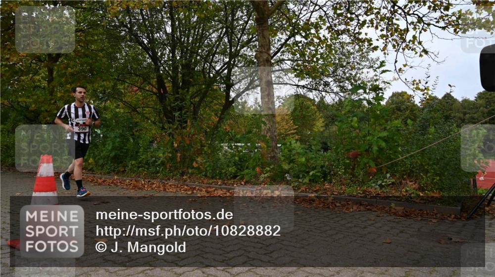 11.10.2026 - Bramfelder Halbmarathon 2026 J. Mangold http://msf.ph/oto/10828882 11.10.2026 10:59:56 Laufen 390, 456 meine-sportfotos.de