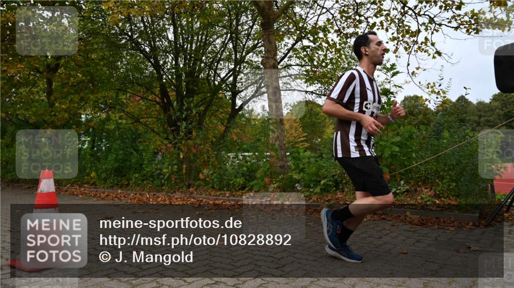 11.10.2026 - Bramfelder Halbmarathon 2026 J. Mangold http://msf.ph/oto/10828892 11.10.2026 10:59:57 Laufen 390, 456 meine-sportfotos.de