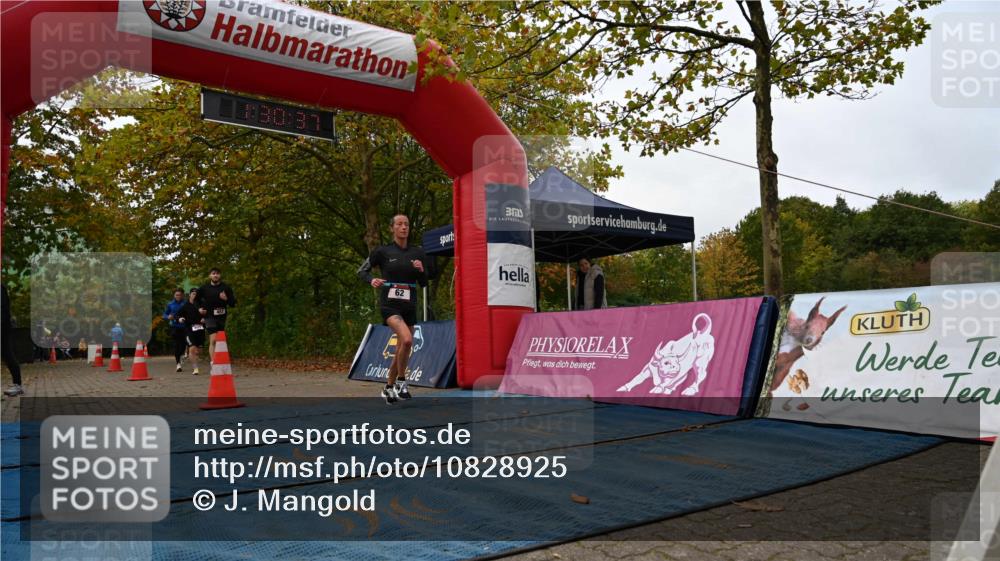 11.10.2026 - Bramfelder Halbmarathon 2026 J. Mangold http://msf.ph/oto/10828925 11.10.2026 11:00:35 Laufen 62, 432, 452, 567, 605, 738 meine-sportfotos.de