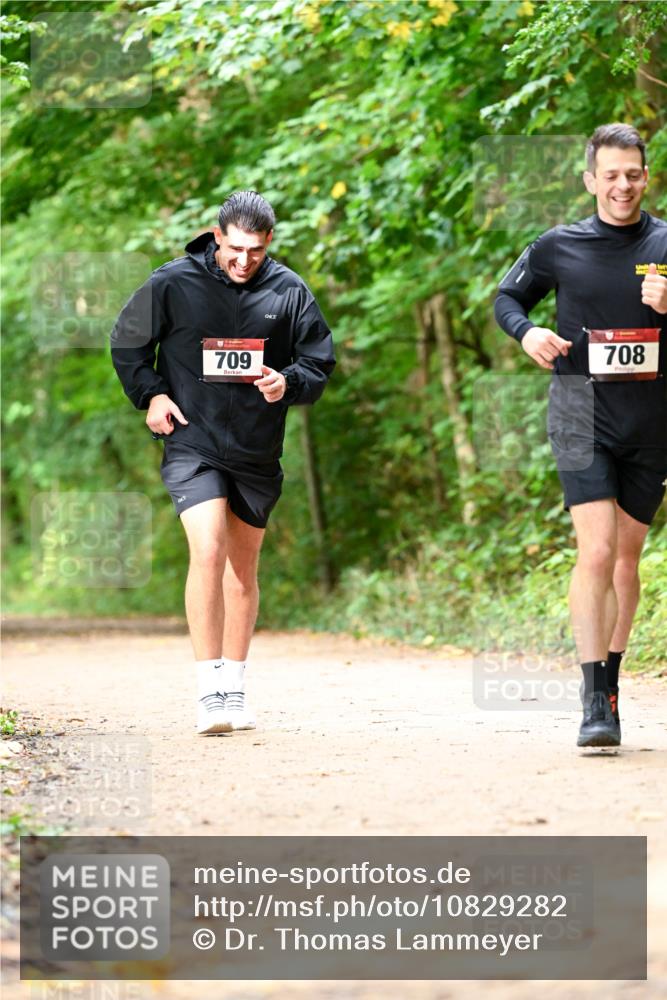 11.10.2026 - Bramfelder Halbmarathon 2026 Dr. Thomas Lammeyer http://msf.ph/oto/10829282 11.10.2026 11:09:17 Laufen 709, 708 meine-sportfotos.de