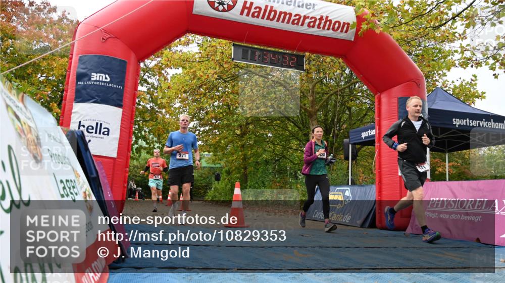 11.10.2026 - Bramfelder Halbmarathon 2026 J. Mangold http://msf.ph/oto/10829353 11.10.2026 11:04:31 Laufen 271, 371, 392, 428, 576, 635 meine-sportfotos.de