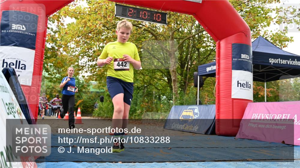 11.10.2026 - Bramfelder Halbmarathon 2026 J. Mangold http://msf.ph/oto/10833288 11.10.2026 11:40:09 Laufen 442, 472, 520, 703 meine-sportfotos.de