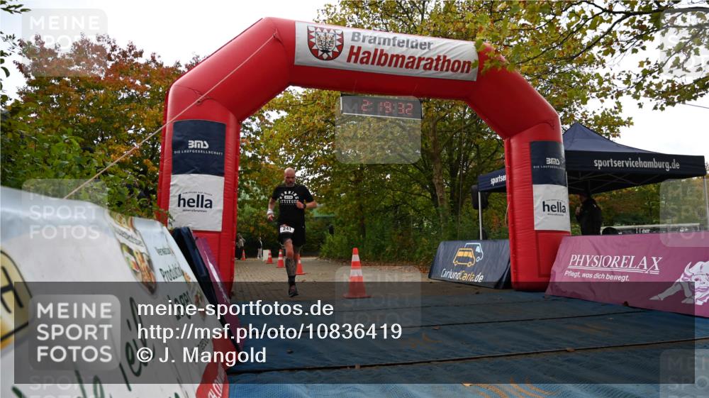 11.10.2026 - Bramfelder Halbmarathon 2026 J. Mangold http://msf.ph/oto/10836419 11.10.2026 11:49:31 Laufen 241 meine-sportfotos.de