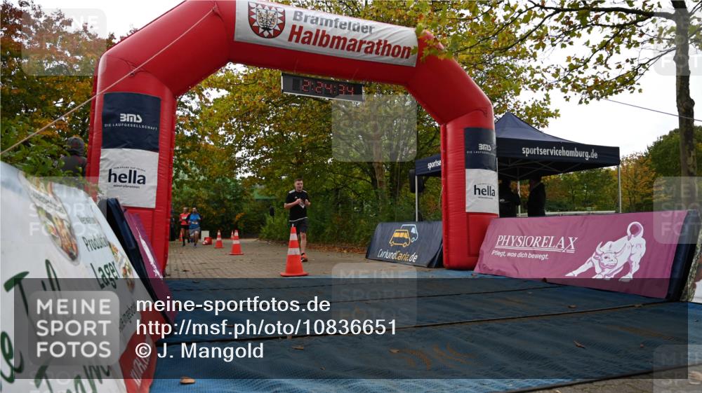 11.10.2026 - Bramfelder Halbmarathon 2026 J. Mangold http://msf.ph/oto/10836651 11.10.2026 11:54:32 Laufen 330, 369, 710, 717 meine-sportfotos.de