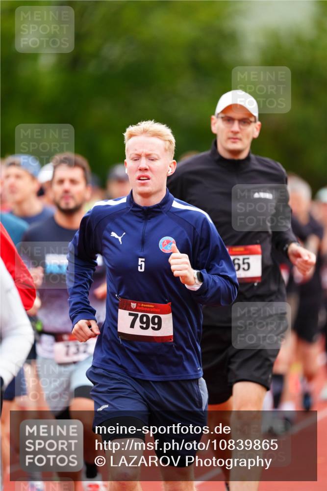 11.10.2026 - Bramfelder Halbmarathon 2026 LAZAROV Photography http://msf.ph/oto/10839865 11.10.2026 09:30:41 Laufen 5, 65, 35, 799, 1 meine-sportfotos.de