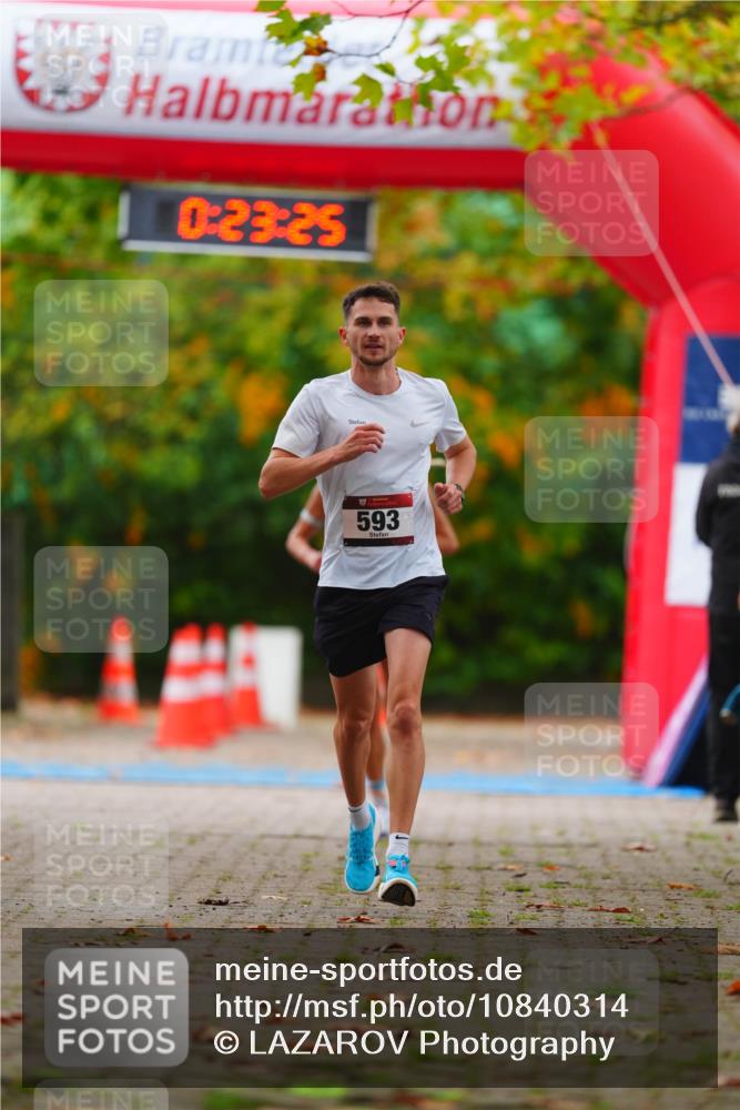 11.10.2026 - Bramfelder Halbmarathon 2026 LAZAROV Photography http://msf.ph/oto/10840314 11.10.2026 09:53:23 Laufen 0, 23, 25, 593 meine-sportfotos.de