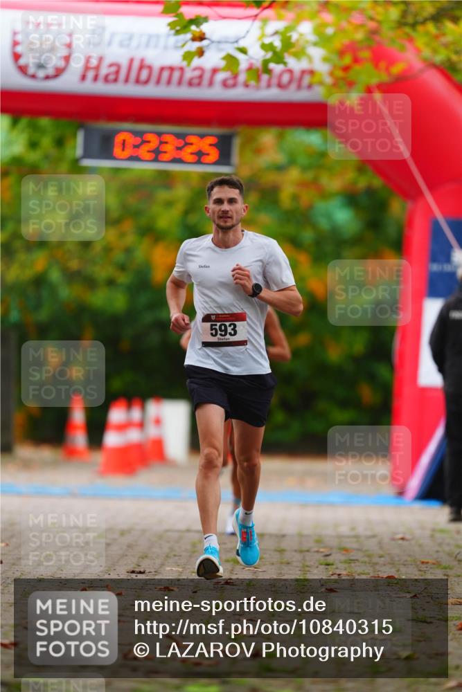 11.10.2026 - Bramfelder Halbmarathon 2026 LAZAROV Photography http://msf.ph/oto/10840315 11.10.2026 09:53:23 Laufen 0, 23, 25, 593 meine-sportfotos.de