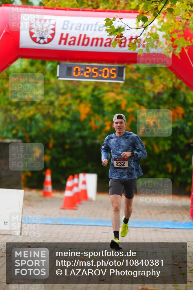 11.10.2026 - Bramfelder Halbmarathon 2026 LAZAROV Photography http://msf.ph/oto/10840381 11.10.2026 09:55:03 Laufen 0, 25, 05, 232 meine-sportfotos.de