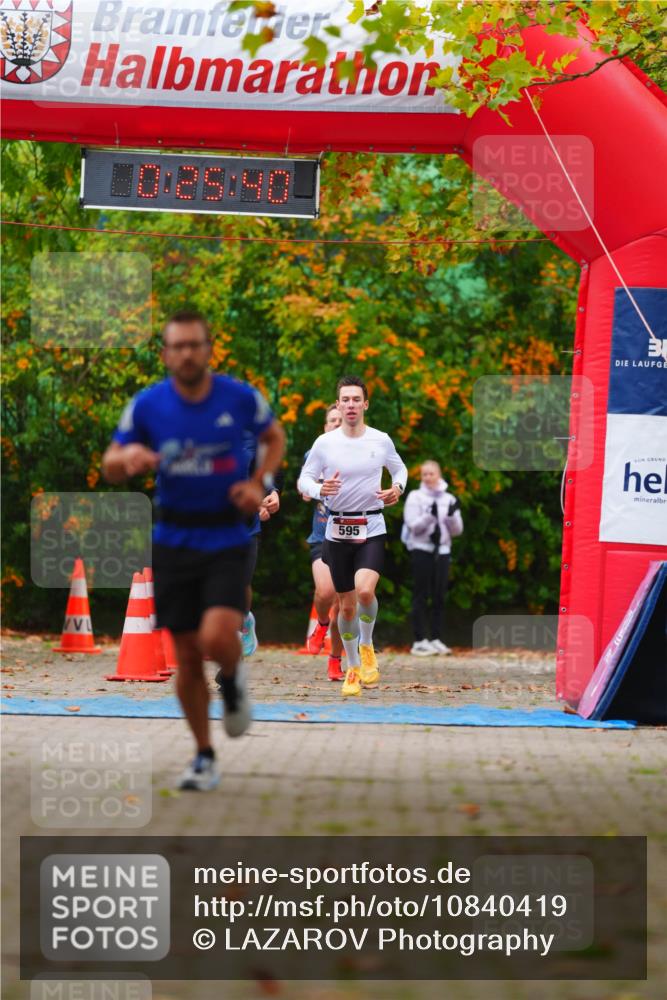 11.10.2026 - Bramfelder Halbmarathon 2026 LAZAROV Photography http://msf.ph/oto/10840419 11.10.2026 09:55:38 Laufen 595 meine-sportfotos.de