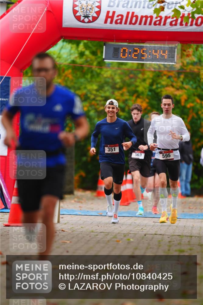 11.10.2026 - Bramfelder Halbmarathon 2026 LAZAROV Photography http://msf.ph/oto/10840425 11.10.2026 09:55:42 Laufen 0, 25, 44, 351, 363, 595 meine-sportfotos.de
