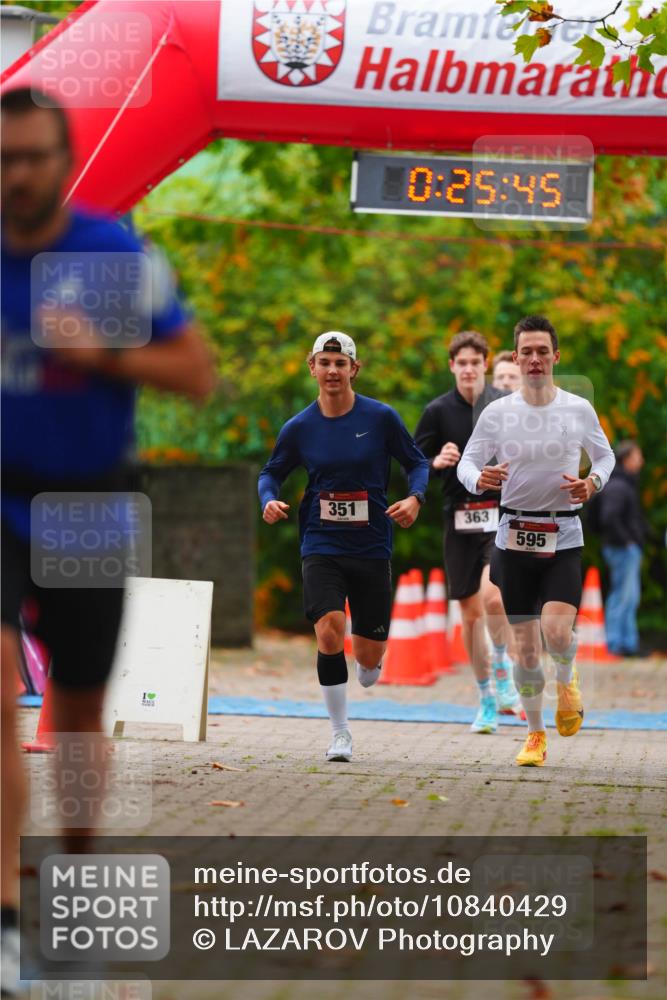 11.10.2026 - Bramfelder Halbmarathon 2026 LAZAROV Photography http://msf.ph/oto/10840429 11.10.2026 09:55:43 Laufen 0, 25, 45, 351, 363, 595 meine-sportfotos.de