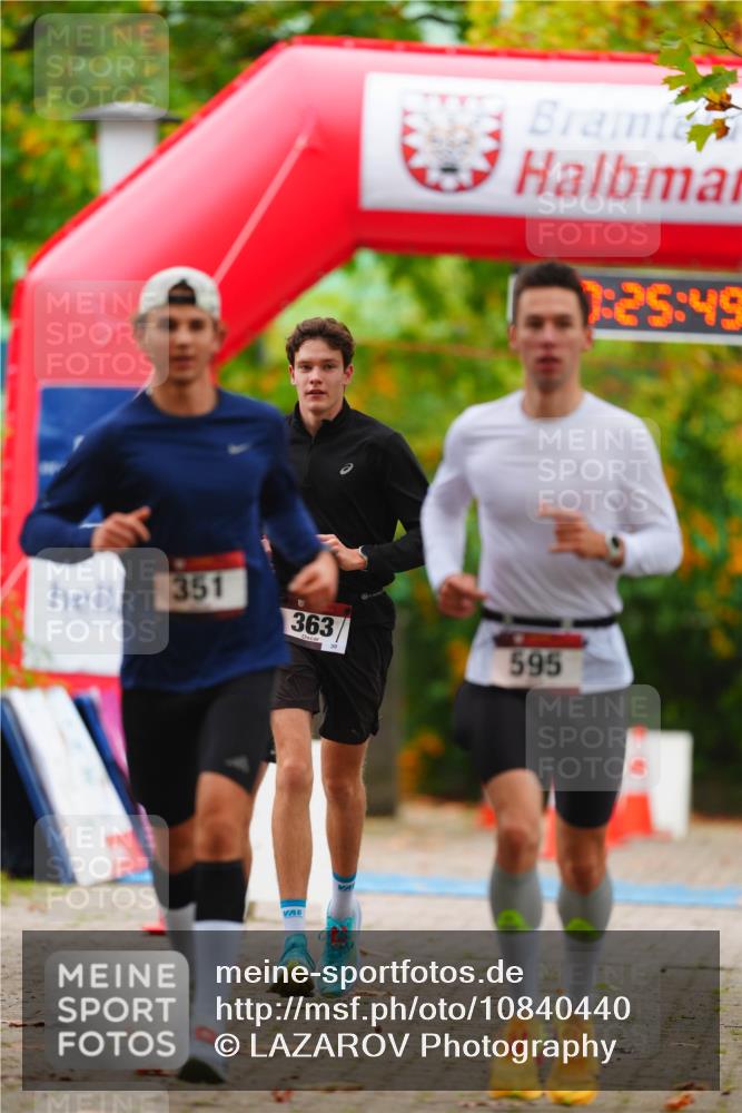 11.10.2026 - Bramfelder Halbmarathon 2026 LAZAROV Photography http://msf.ph/oto/10840440 11.10.2026 09:55:47 Laufen 351, 363, 1, 25, 49, 595 meine-sportfotos.de