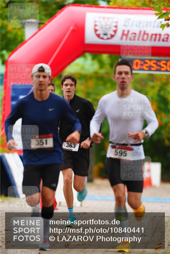 11.10.2026 - Bramfelder Halbmarathon 2026 LAZAROV Photography http://msf.ph/oto/10840441 11.10.2026 09:55:48 Laufen 0, 25, 5, 351, 363, 595 meine-sportfotos.de