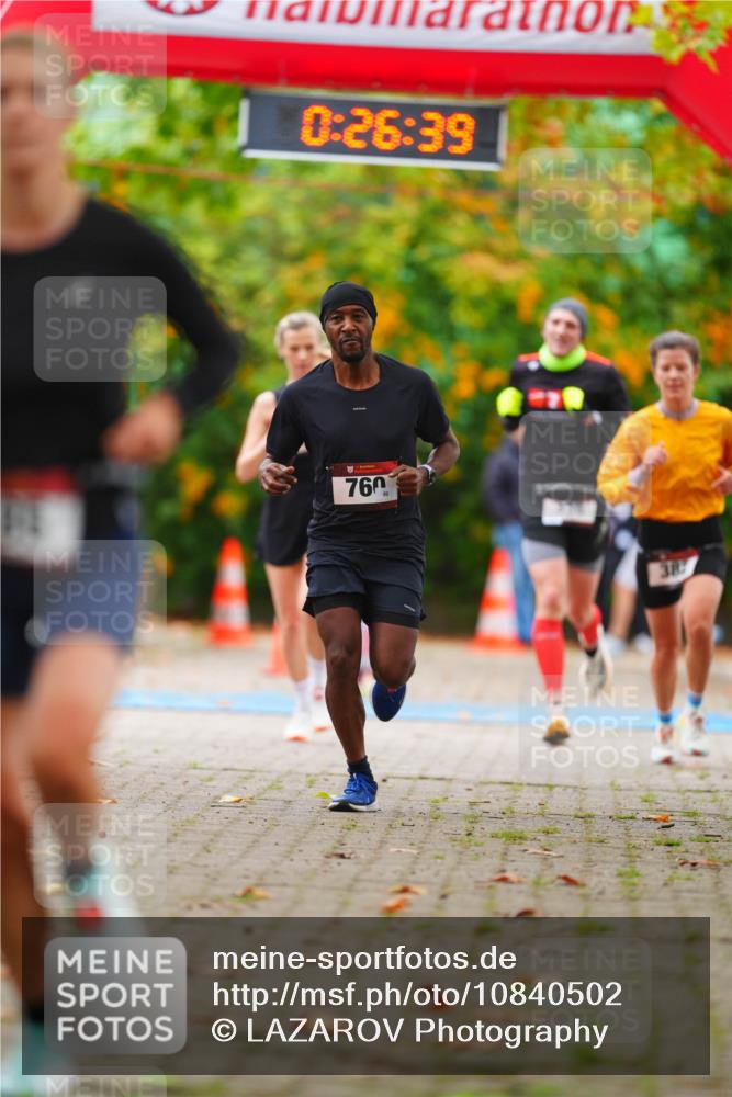 11.10.2026 - Bramfelder Halbmarathon 2026 LAZAROV Photography http://msf.ph/oto/10840502 11.10.2026 09:56:37 Laufen 0, 26, 39, 760, 38 meine-sportfotos.de
