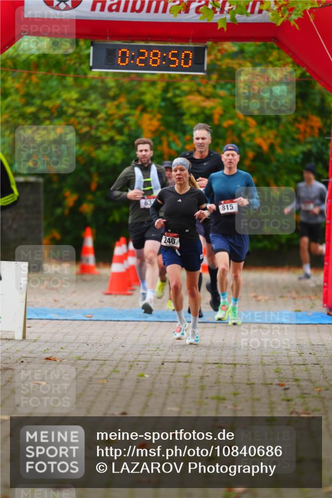 11.10.2026 - Bramfelder Halbmarathon 2026 LAZAROV Photography http://msf.ph/oto/10840686 11.10.2026 09:58:48 Laufen 10, 28, 50, 240, 815 meine-sportfotos.de