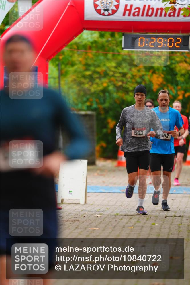 11.10.2026 - Bramfelder Halbmarathon 2026 LAZAROV Photography http://msf.ph/oto/10840722 11.10.2026 09:59:00 Laufen 0, 29, 02, 563, 62 meine-sportfotos.de