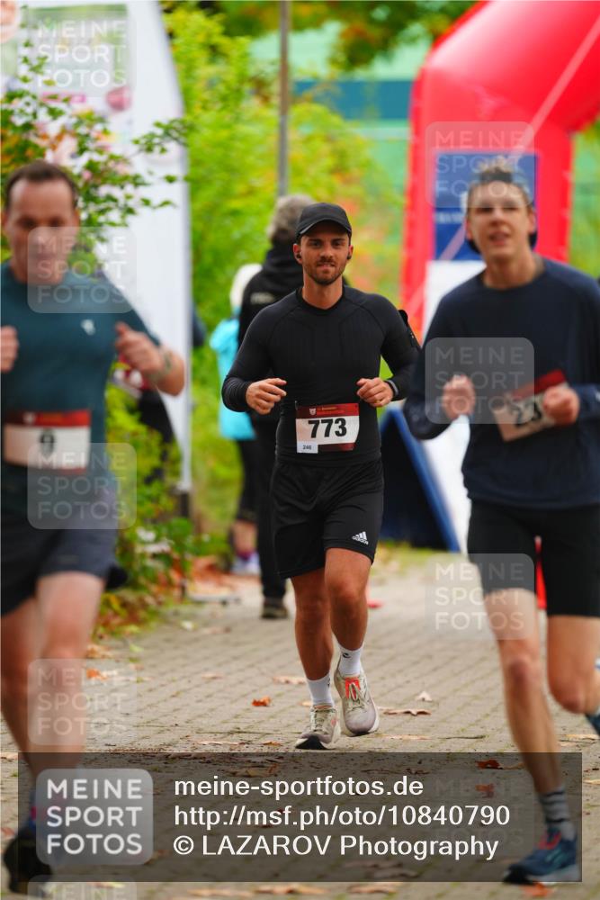 11.10.2026 - Bramfelder Halbmarathon 2026 LAZAROV Photography http://msf.ph/oto/10840790 11.10.2026 09:59:40 Laufen 9, 246, 773, 23 meine-sportfotos.de