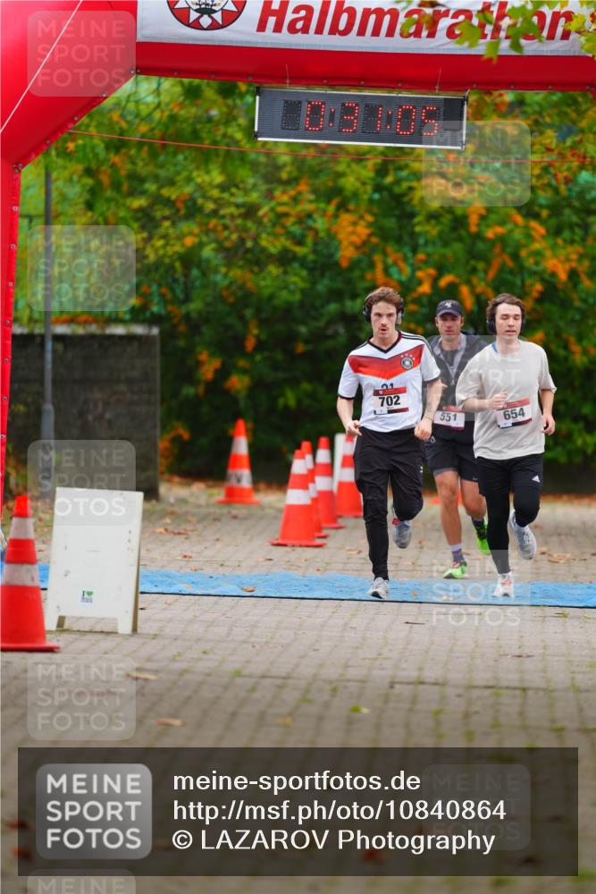 11.10.2026 - Bramfelder Halbmarathon 2026 LAZAROV Photography http://msf.ph/oto/10840864 11.10.2026 10:01:03 Laufen 01, 702, 551, 654 meine-sportfotos.de