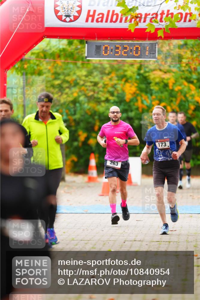 11.10.2026 - Bramfelder Halbmarathon 2026 LAZAROV Photography http://msf.ph/oto/10840954 11.10.2026 10:01:59 Laufen 0, 32, 01, 263, 173 meine-sportfotos.de