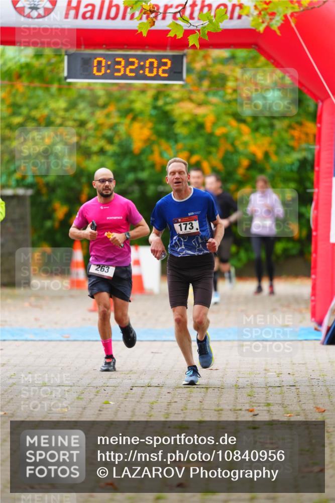 11.10.2026 - Bramfelder Halbmarathon 2026 LAZAROV Photography http://msf.ph/oto/10840956 11.10.2026 10:02:00 Laufen 0, 32, 02, 263, 173 meine-sportfotos.de