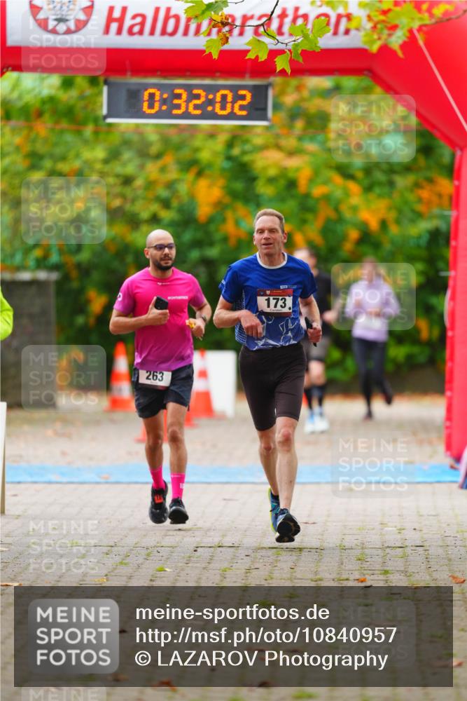 11.10.2026 - Bramfelder Halbmarathon 2026 LAZAROV Photography http://msf.ph/oto/10840957 11.10.2026 10:02:00 Laufen 0, 32, 02, 263, 173 meine-sportfotos.de