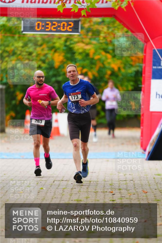 11.10.2026 - Bramfelder Halbmarathon 2026 LAZAROV Photography http://msf.ph/oto/10840959 11.10.2026 10:02:00 Laufen 0, 32, 02, 173, 263 meine-sportfotos.de