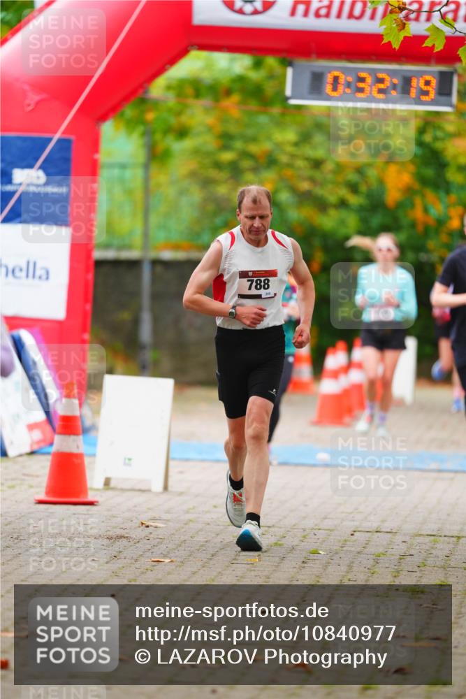 11.10.2026 - Bramfelder Halbmarathon 2026 LAZAROV Photography http://msf.ph/oto/10840977 11.10.2026 10:02:16 Laufen 788, 245, 0, 32, 19 meine-sportfotos.de