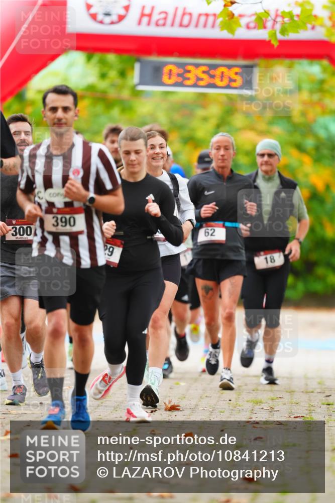 11.10.2026 - Bramfelder Halbmarathon 2026 LAZAROV Photography http://msf.ph/oto/10841213 11.10.2026 10:05:03 Laufen 300, 390, 9, 0, 35, 05, 62, 18 meine-sportfotos.de