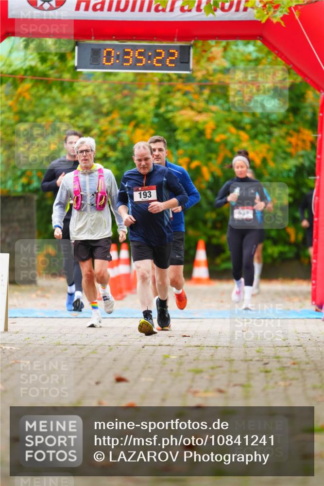 11.10.2026 - Bramfelder Halbmarathon 2026 LAZAROV Photography http://msf.ph/oto/10841241 11.10.2026 10:05:20 Laufen 0, 35, 22, 193, 539 meine-sportfotos.de