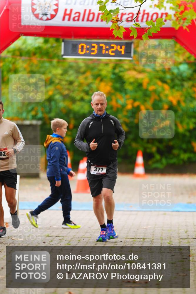 11.10.2026 - Bramfelder Halbmarathon 2026 LAZAROV Photography http://msf.ph/oto/10841381 11.10.2026 10:07:21 Laufen 0, 37, 24, 92, 371 meine-sportfotos.de