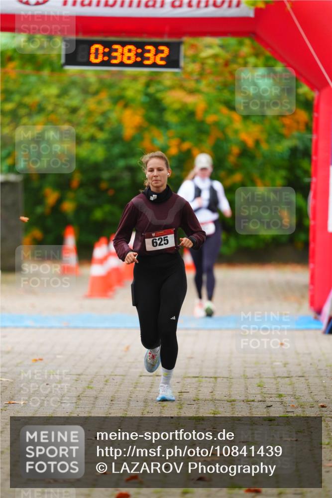 11.10.2026 - Bramfelder Halbmarathon 2026 LAZAROV Photography http://msf.ph/oto/10841439 11.10.2026 10:08:30 Laufen 0, 38, 32, 625 meine-sportfotos.de