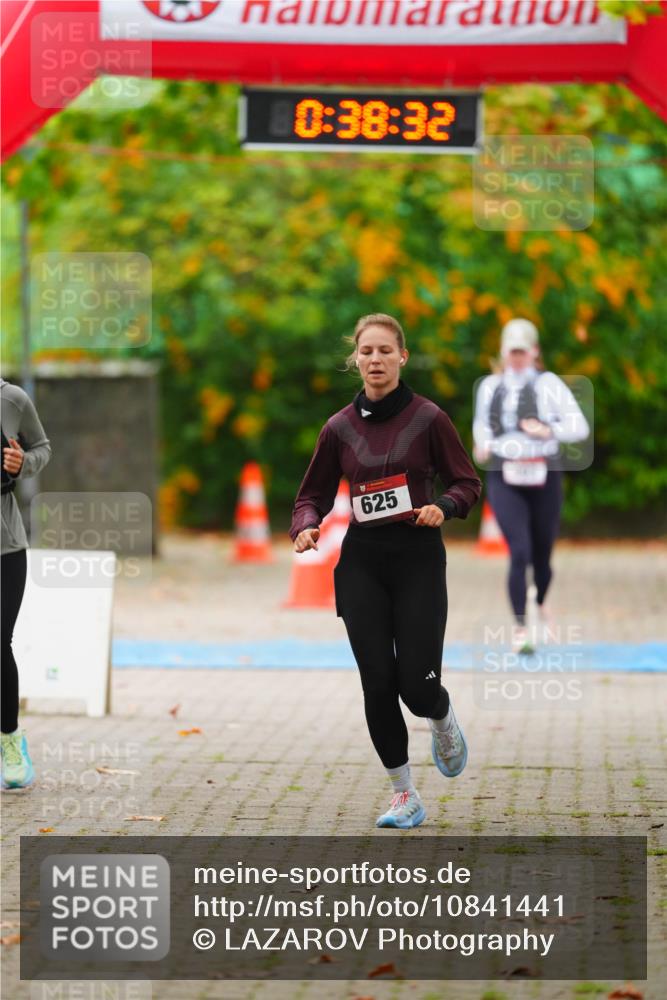 11.10.2026 - Bramfelder Halbmarathon 2026 LAZAROV Photography http://msf.ph/oto/10841441 11.10.2026 10:08:30 Laufen 0, 38, 32, 625 meine-sportfotos.de