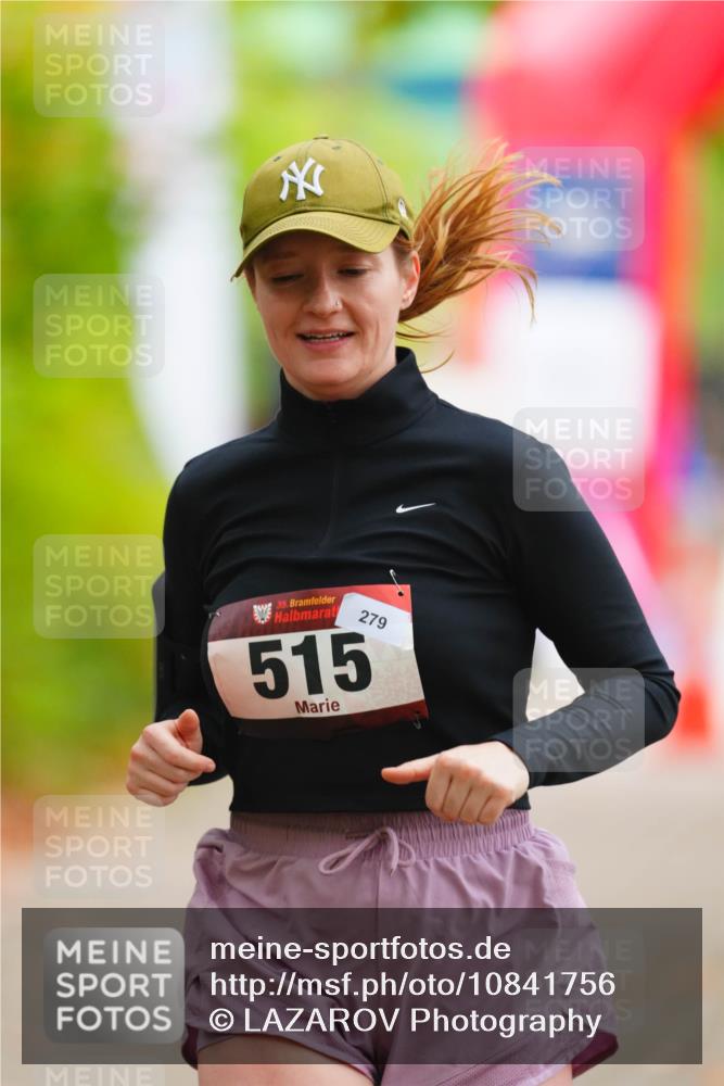 11.10.2026 - Bramfelder Halbmarathon 2026 LAZAROV Photography http://msf.ph/oto/10841756 11.10.2026 10:13:03 Laufen 3, 35, 279, 515 meine-sportfotos.de