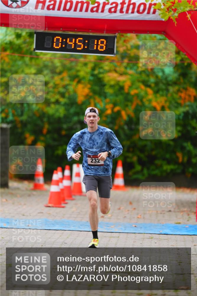 11.10.2026 - Bramfelder Halbmarathon 2026 LAZAROV Photography http://msf.ph/oto/10841858 11.10.2026 10:15:15 Laufen 00, 45, 18, 232 meine-sportfotos.de