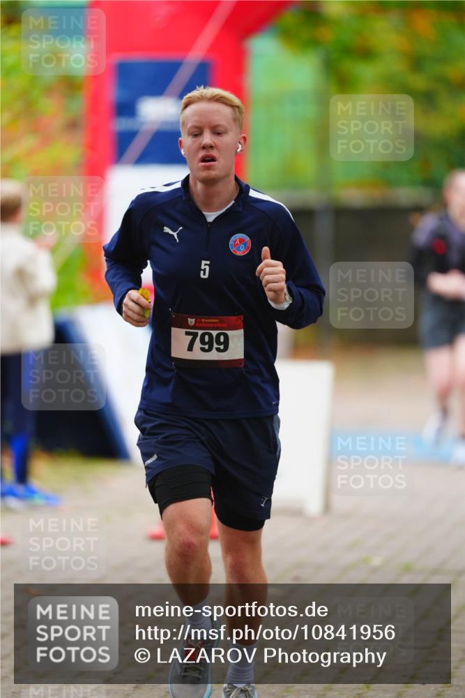 11.10.2026 - Bramfelder Halbmarathon 2026 LAZAROV Photography http://msf.ph/oto/10841956 11.10.2026 10:17:13 Laufen 5, 5, 799 meine-sportfotos.de