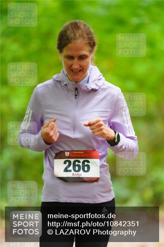 11.10.2026 - Bramfelder Halbmarathon 2026 LAZAROV Photography http://msf.ph/oto/10842351 11.10.2026 10:27:32 Laufen 35, 266, 8 meine-sportfotos.de