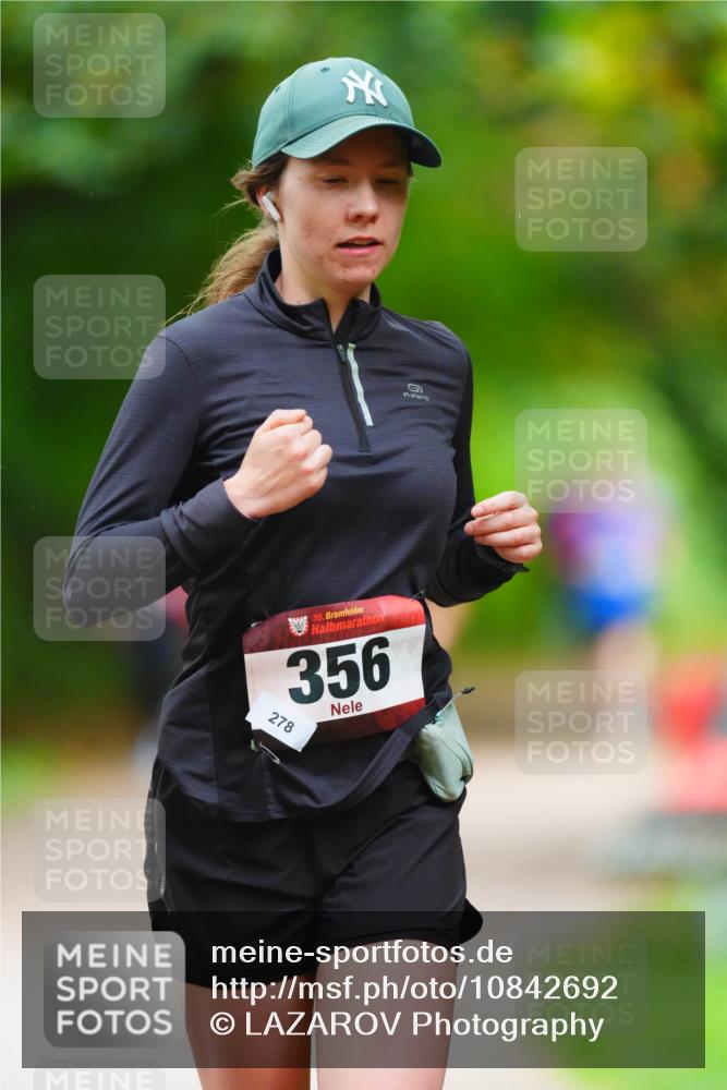 11.10.2026 - Bramfelder Halbmarathon 2026 LAZAROV Photography http://msf.ph/oto/10842692 11.10.2026 10:33:23 Laufen 35, 356, 278 meine-sportfotos.de