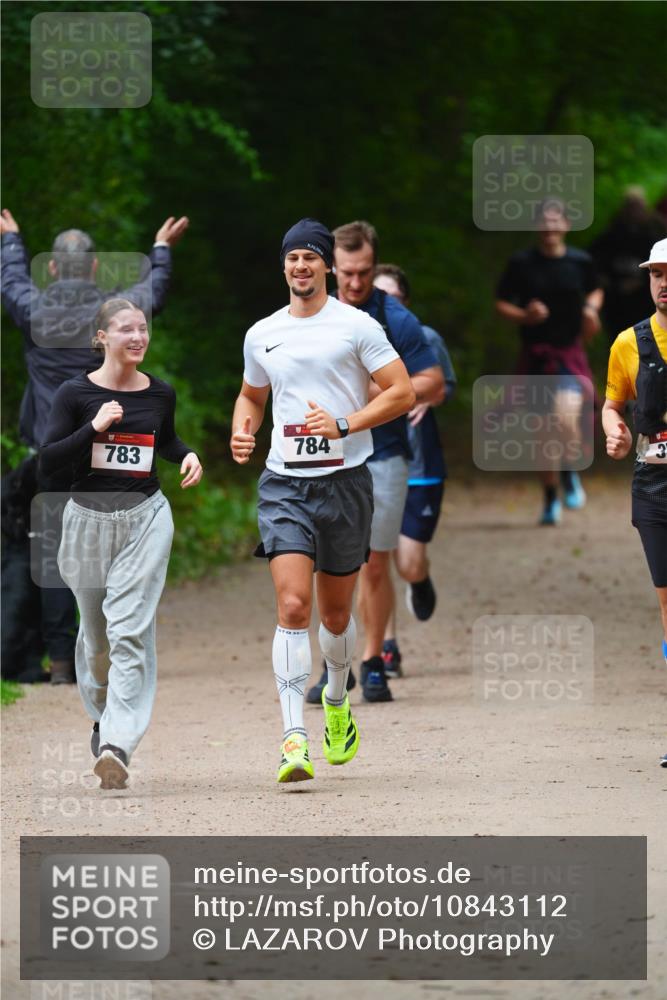 11.10.2026 - Bramfelder Halbmarathon 2026 LAZAROV Photography http://msf.ph/oto/10843112 11.10.2026 10:39:35 Laufen 783, 784 meine-sportfotos.de