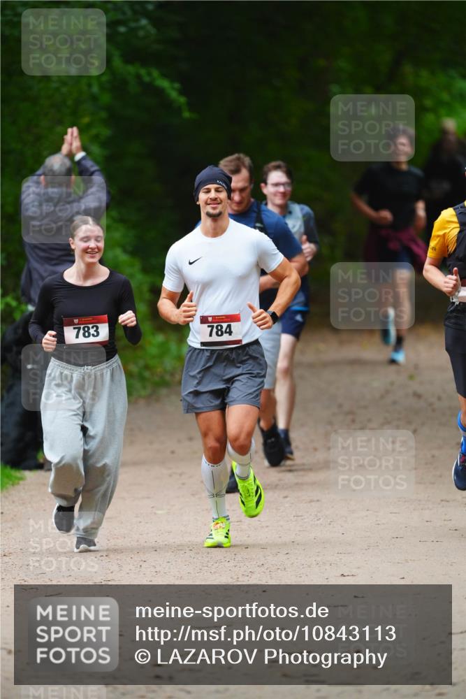 11.10.2026 - Bramfelder Halbmarathon 2026 LAZAROV Photography http://msf.ph/oto/10843113 11.10.2026 10:39:35 Laufen 783, 784 meine-sportfotos.de