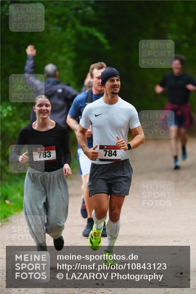 11.10.2026 - Bramfelder Halbmarathon 2026 LAZAROV Photography http://msf.ph/oto/10843123 11.10.2026 10:39:38 Laufen 783, 784 meine-sportfotos.de