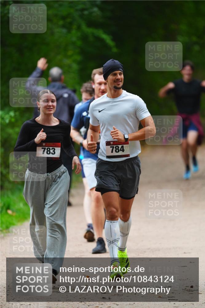 11.10.2026 - Bramfelder Halbmarathon 2026 LAZAROV Photography http://msf.ph/oto/10843124 11.10.2026 10:39:38 Laufen 783, 784 meine-sportfotos.de