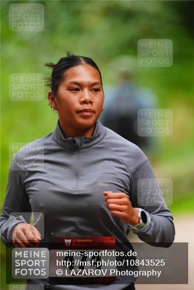 11.10.2026 - Bramfelder Halbmarathon 2026 LAZAROV Photography http://msf.ph/oto/10843525 11.10.2026 10:44:10 Laufen 35, 474 meine-sportfotos.de